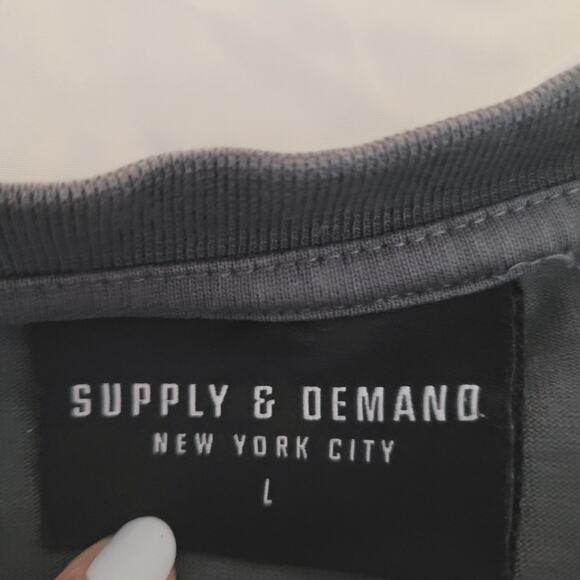 Supply & Demand Shirt Mens Large Gray Superior Collective Statue Graphic Tee NYC - Picture 7 of 12